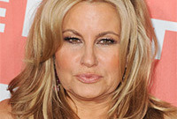 Jennifer-coolidge-va-va-volumized-hairstyle-side